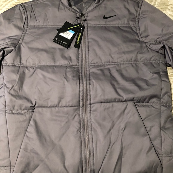 Nike Men’s Synthetic-Fill Reversible Jacket - Picture 7 of 9